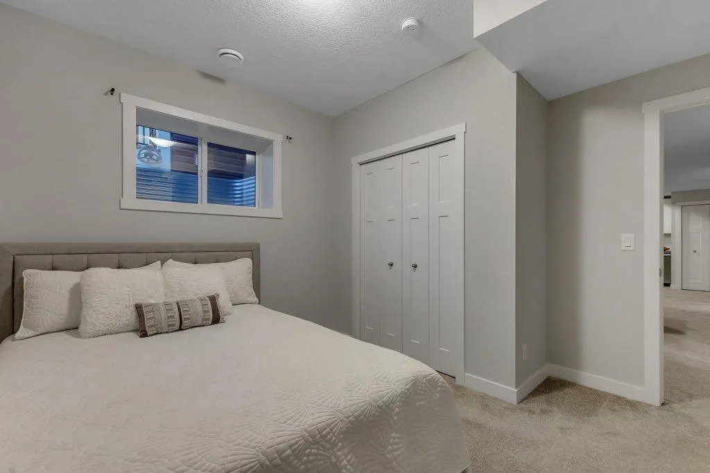 425 South Point Glen SW