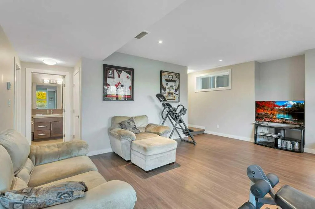 187 Vancouver Crescent