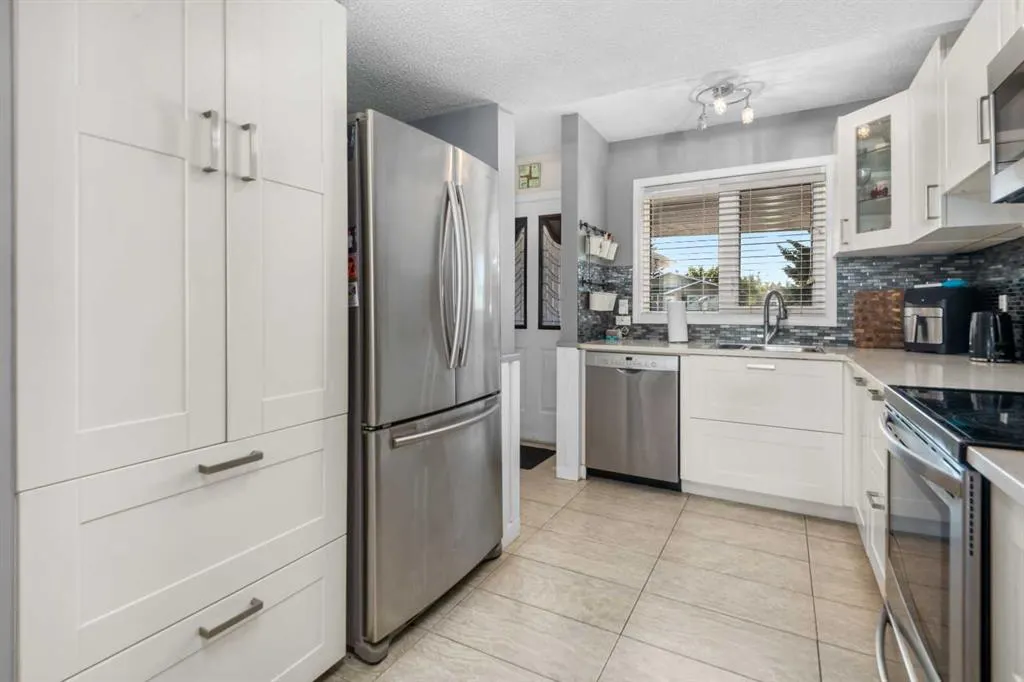 27 Eldorado Road SE