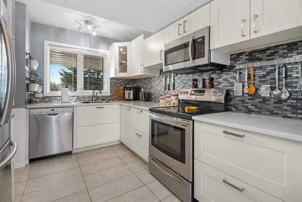 27 Eldorado Road SE