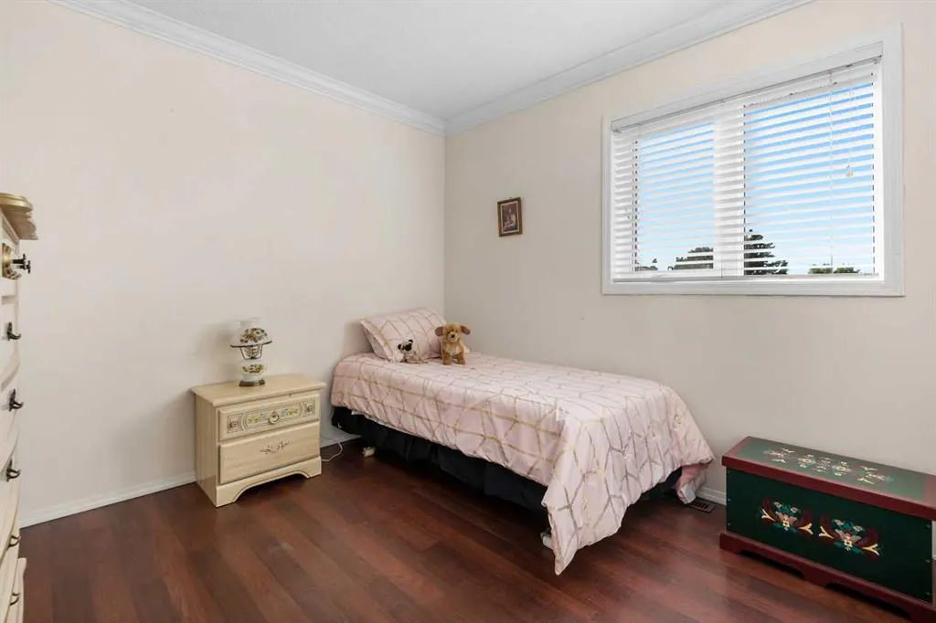 27 Eldorado Road SE