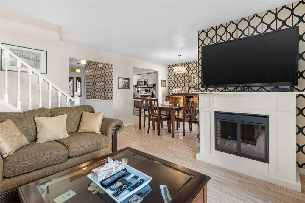 27 Eldorado Road SE