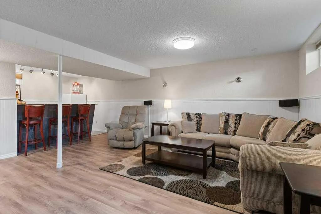 235 Allan Crescent SE