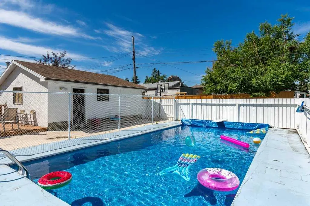 235 Allan Crescent SE