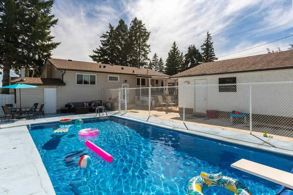 235 Allan Crescent SE