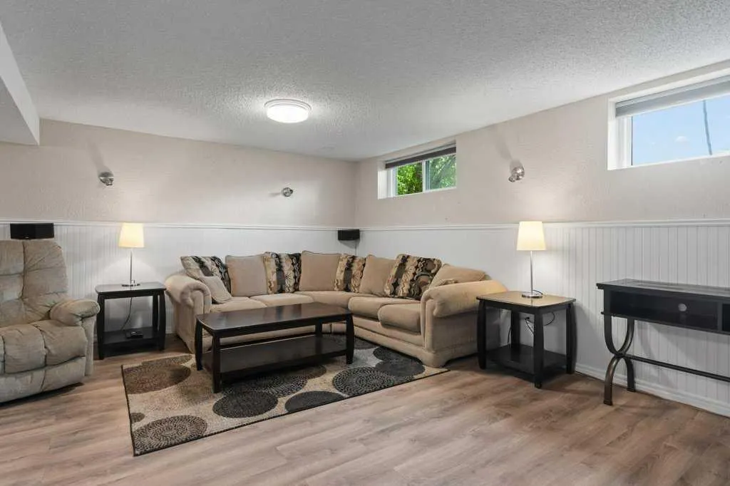235 Allan Crescent SE