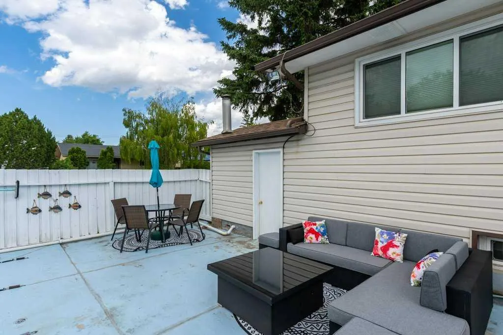 235 Allan Crescent SE