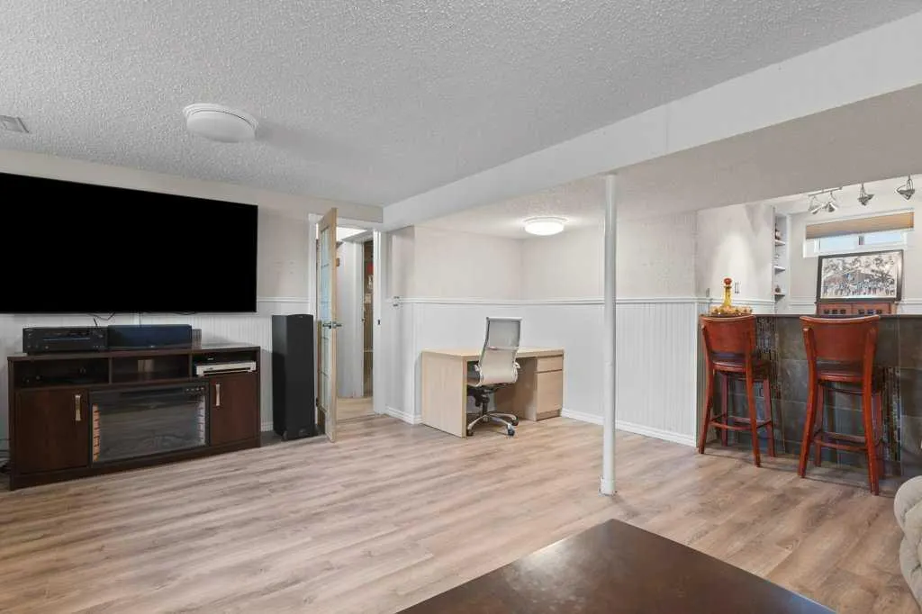 235 Allan Crescent SE