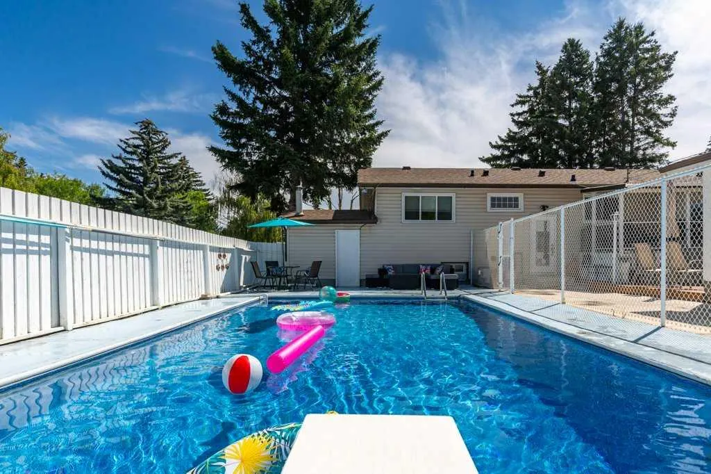 235 Allan Crescent SE