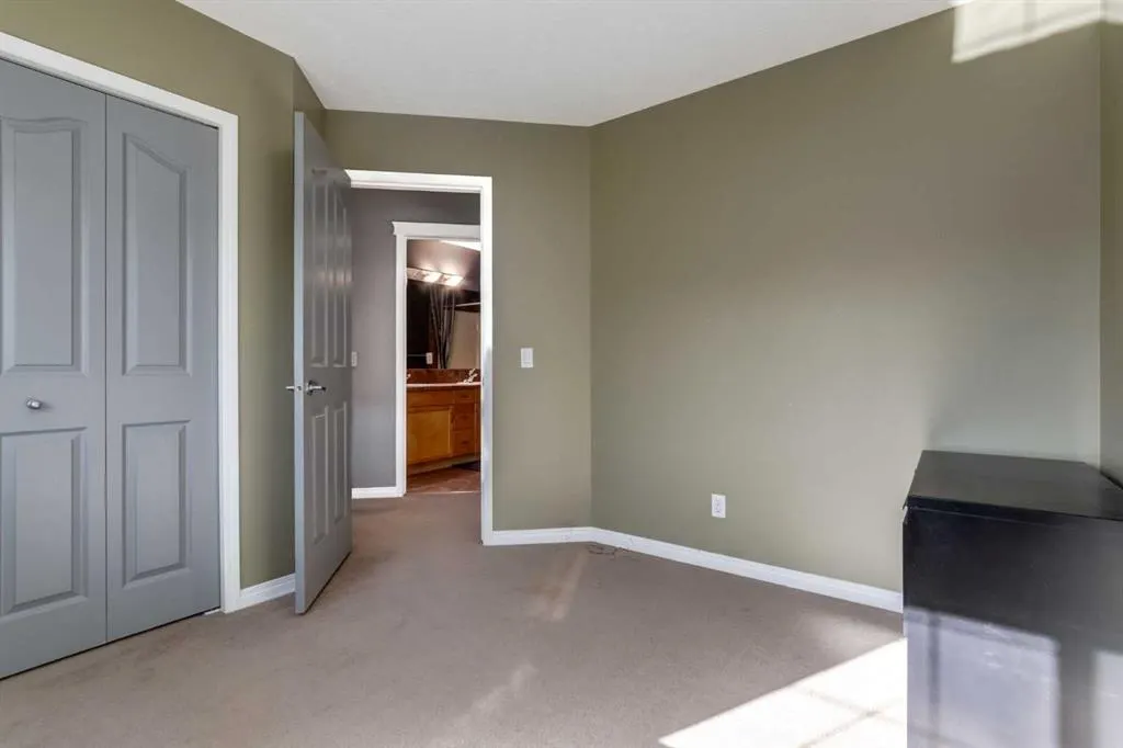 10 Chapala Road SE