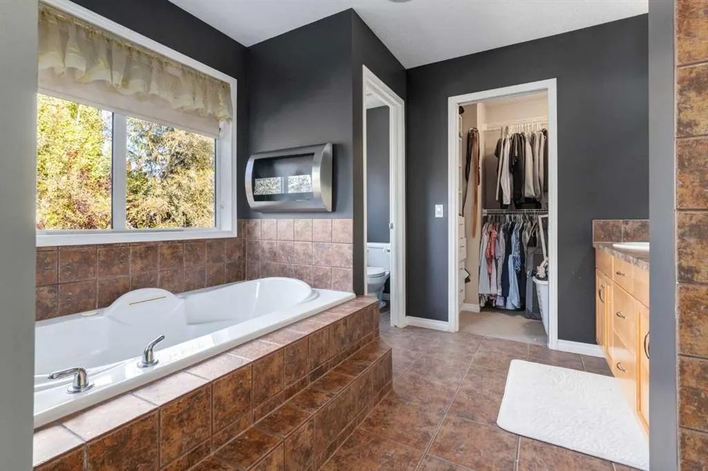 10 Chapala Road SE