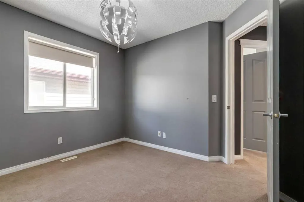 10 Chapala Road SE