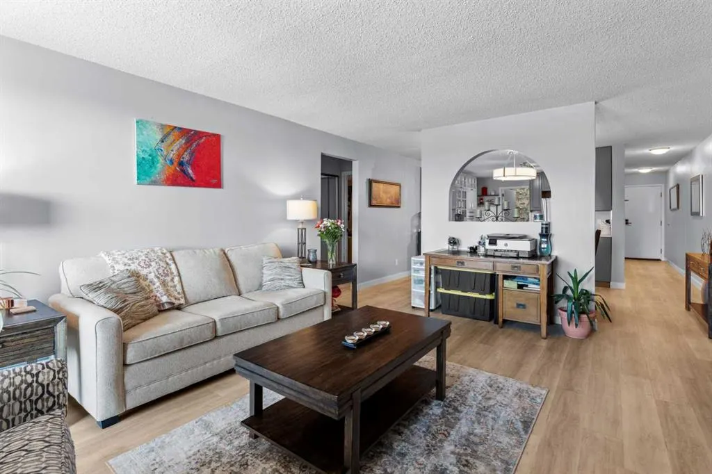 333 2 Avenue NE, #102
