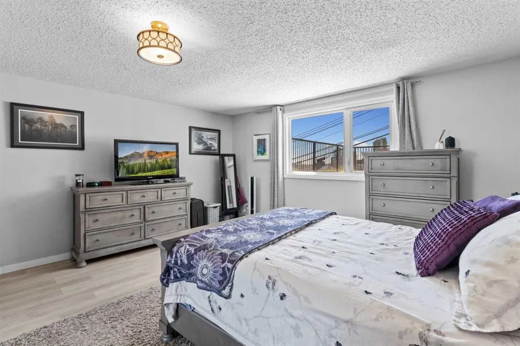 333 2 Avenue NE, #102