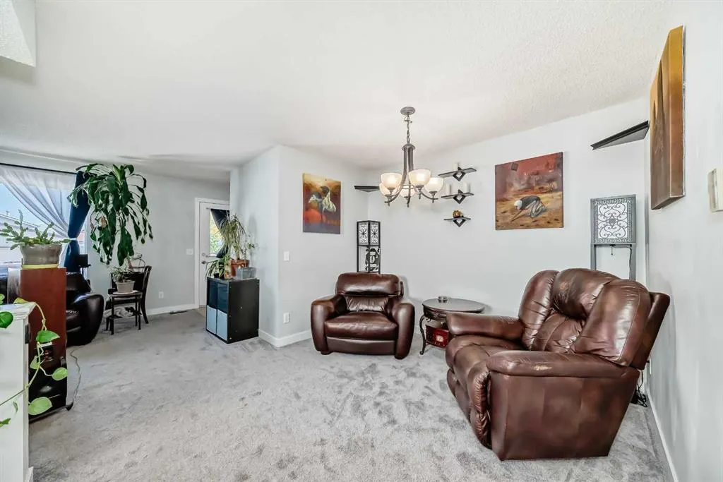 3315 Catalina Boulevard NE