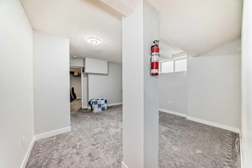 3315 Catalina Boulevard NE