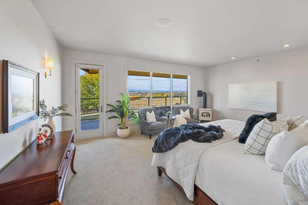 15 Escarpment Park