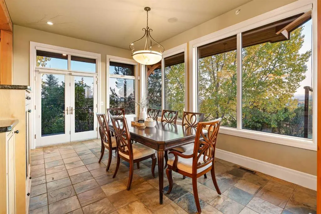 15 Escarpment Park