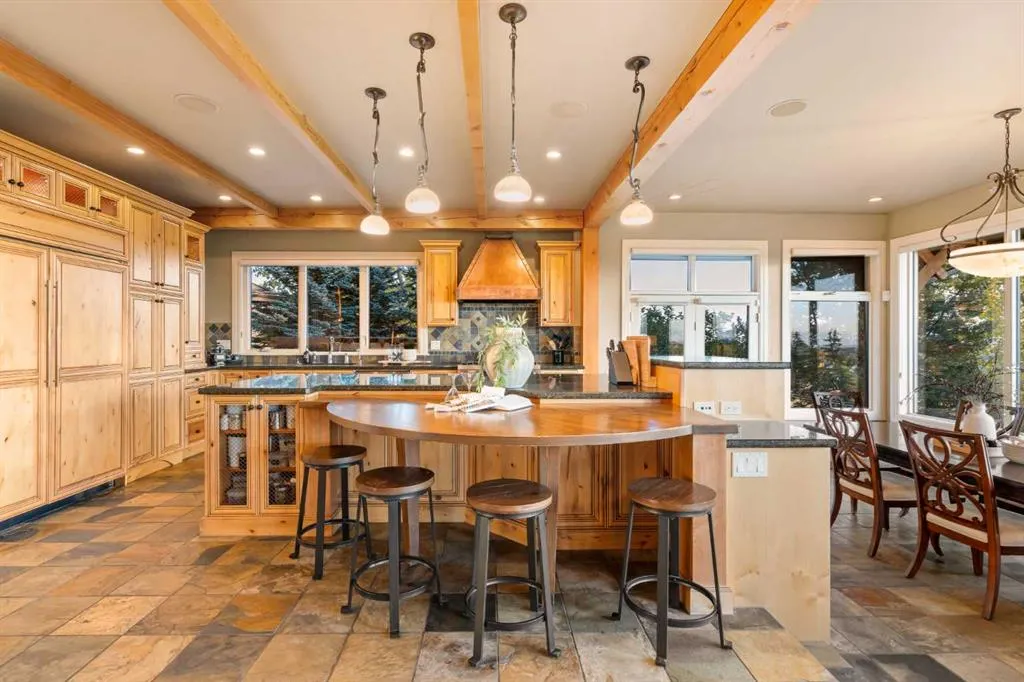15 Escarpment Park