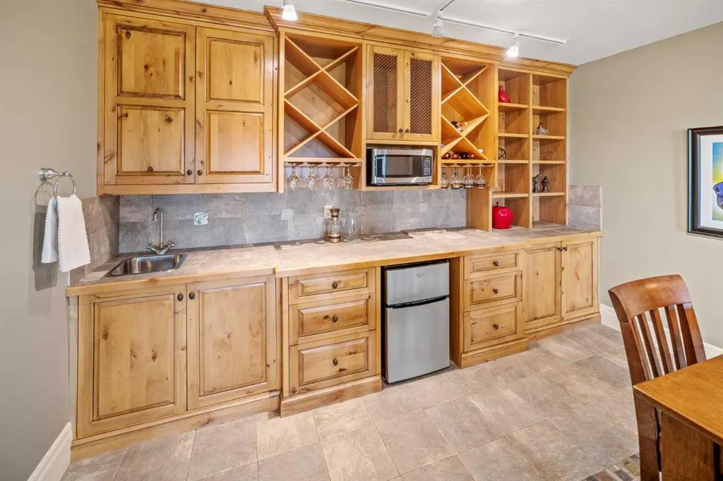 15 Escarpment Park