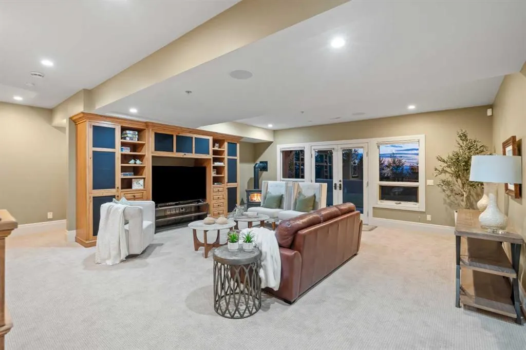 15 Escarpment Park