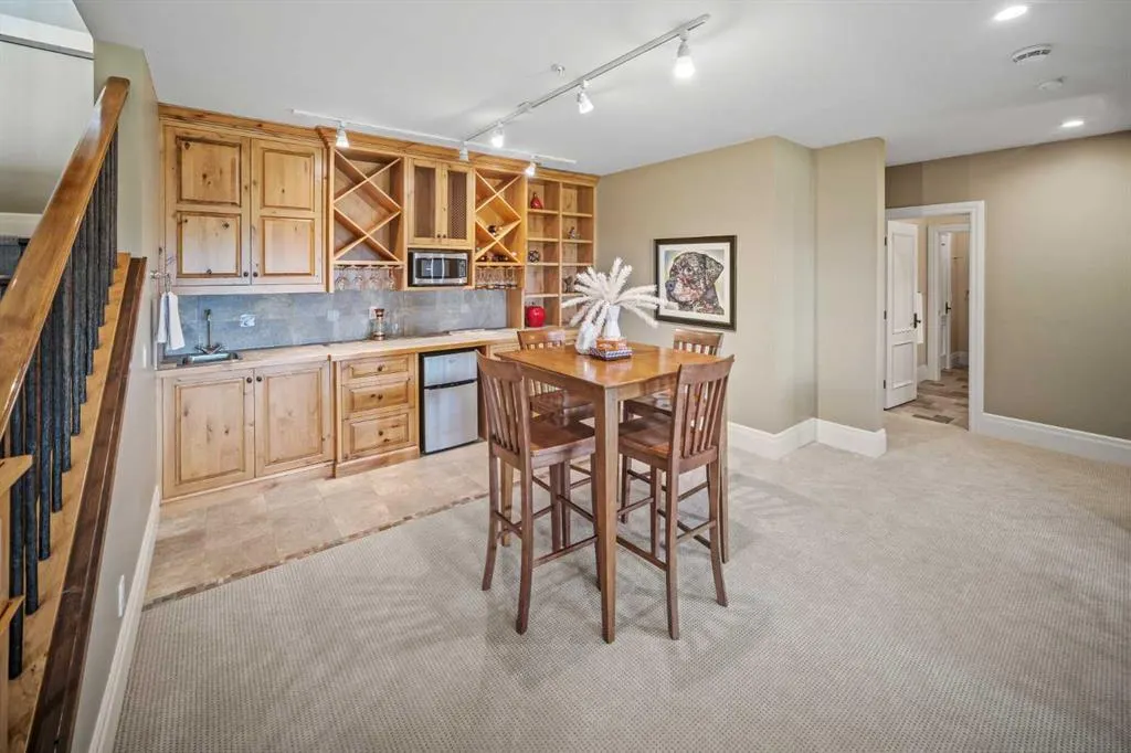15 Escarpment Park