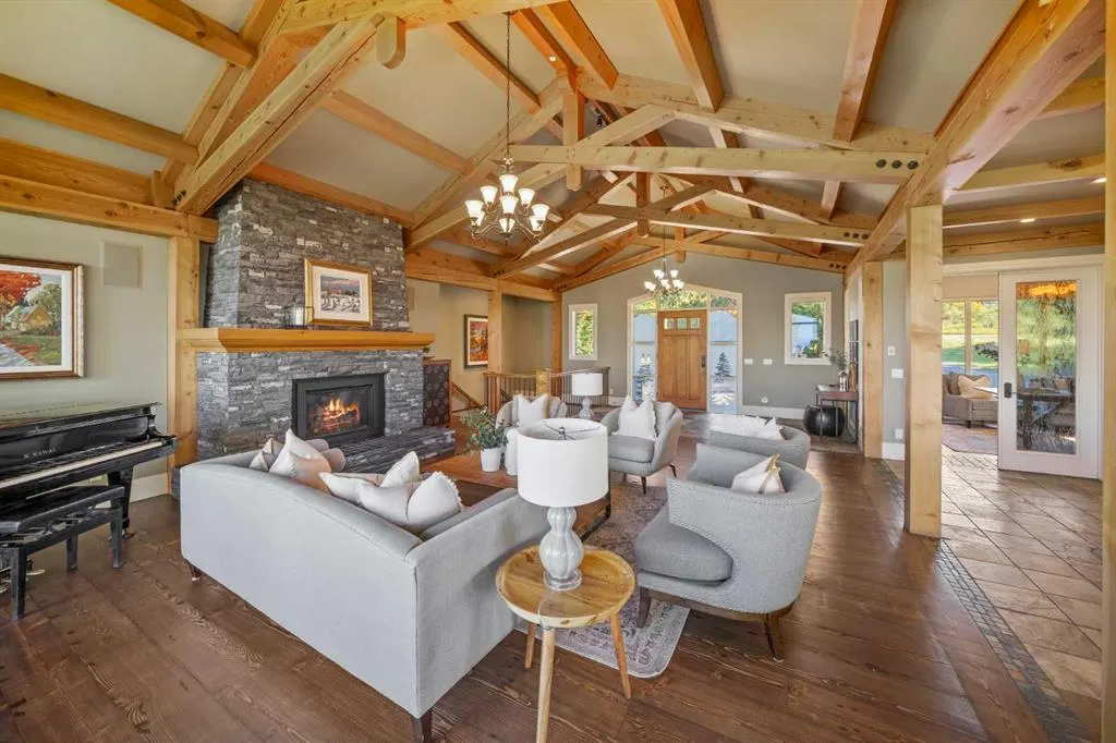15 Escarpment Park