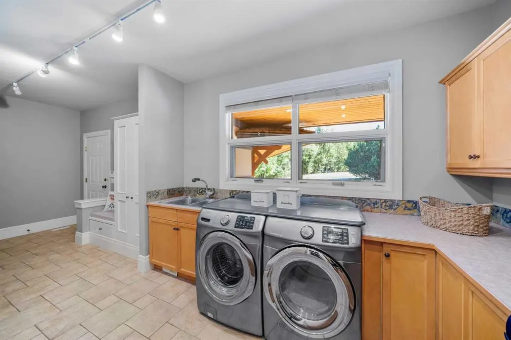 15 Escarpment Park