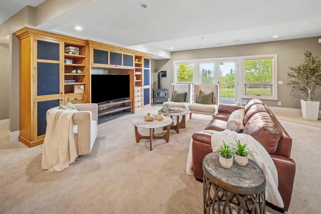 15 Escarpment Park