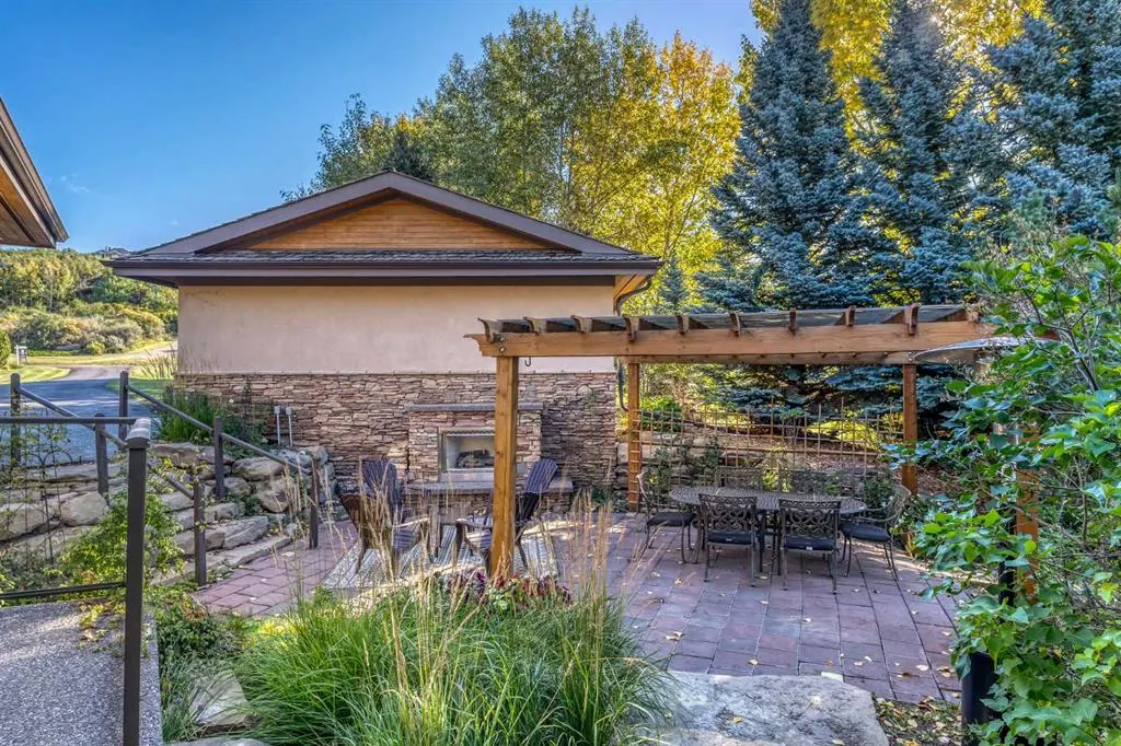 15 Escarpment Park