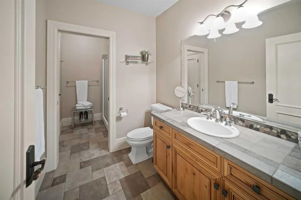 15 Escarpment Park