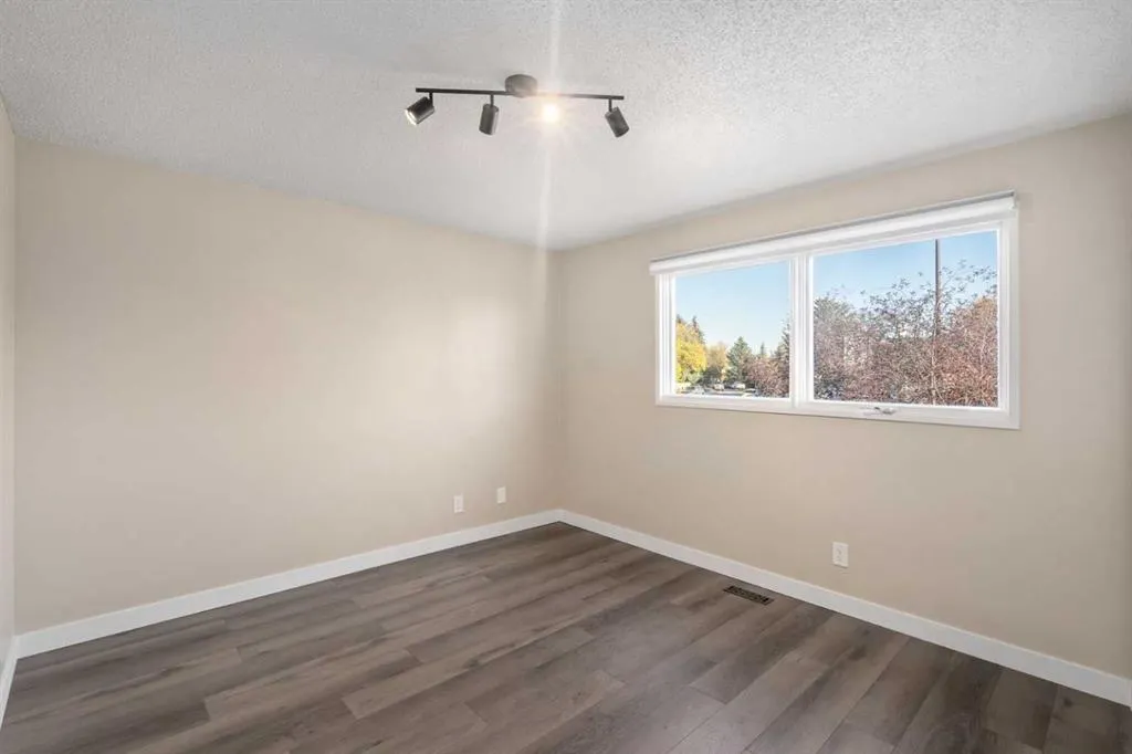 71 Riverbend Drive SE