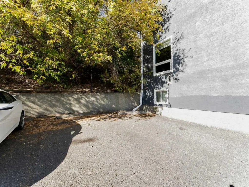 645 5 Street SE