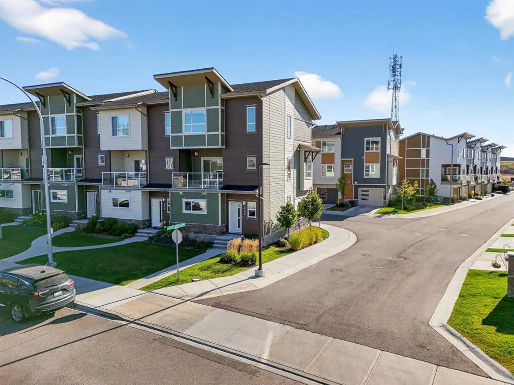 242 Harvest Hills Way NE