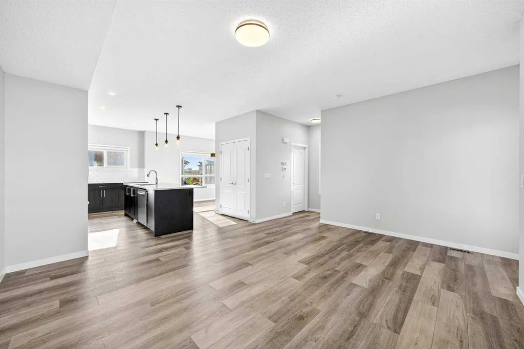 242 Harvest Hills Way NE