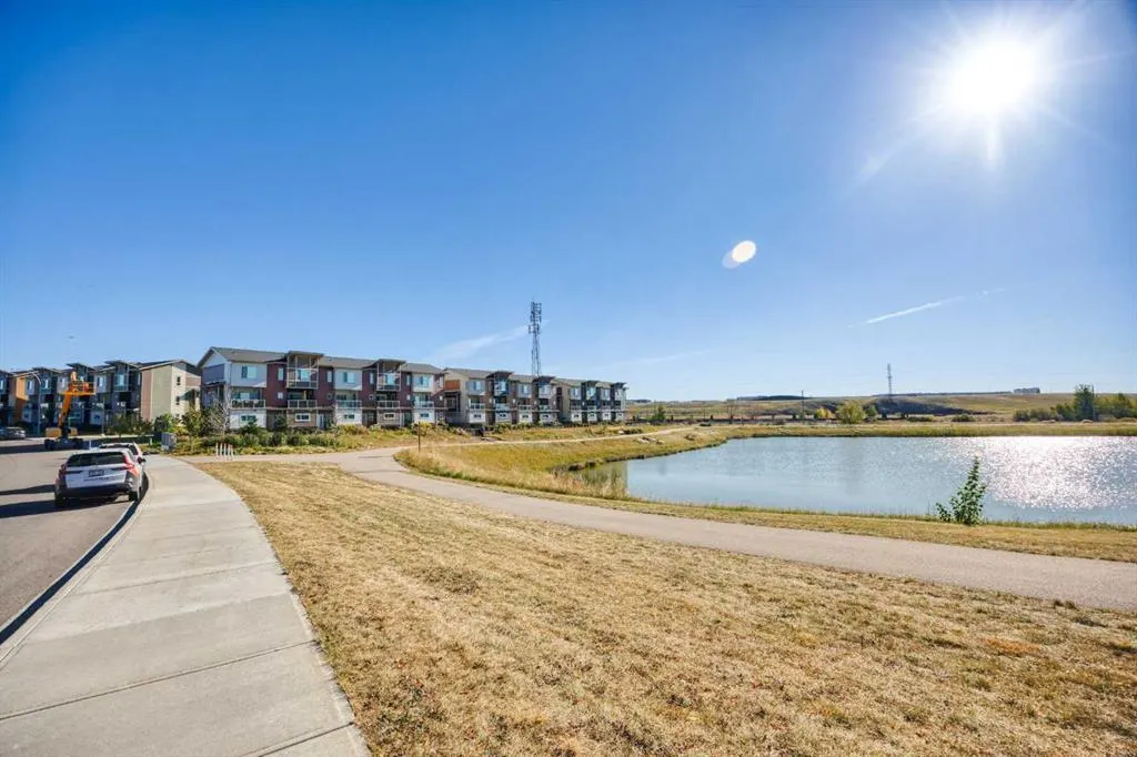 242 Harvest Hills Way NE