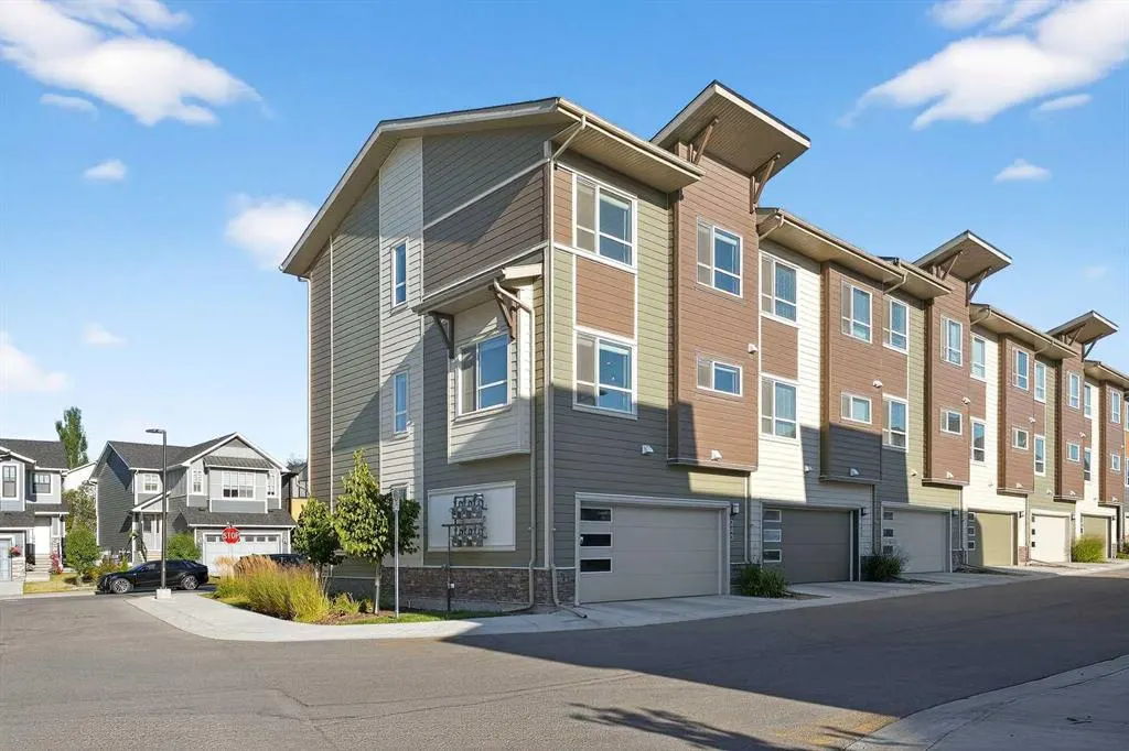 242 Harvest Hills Way NE