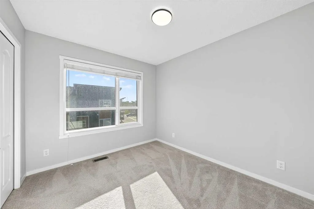 242 Harvest Hills Way NE