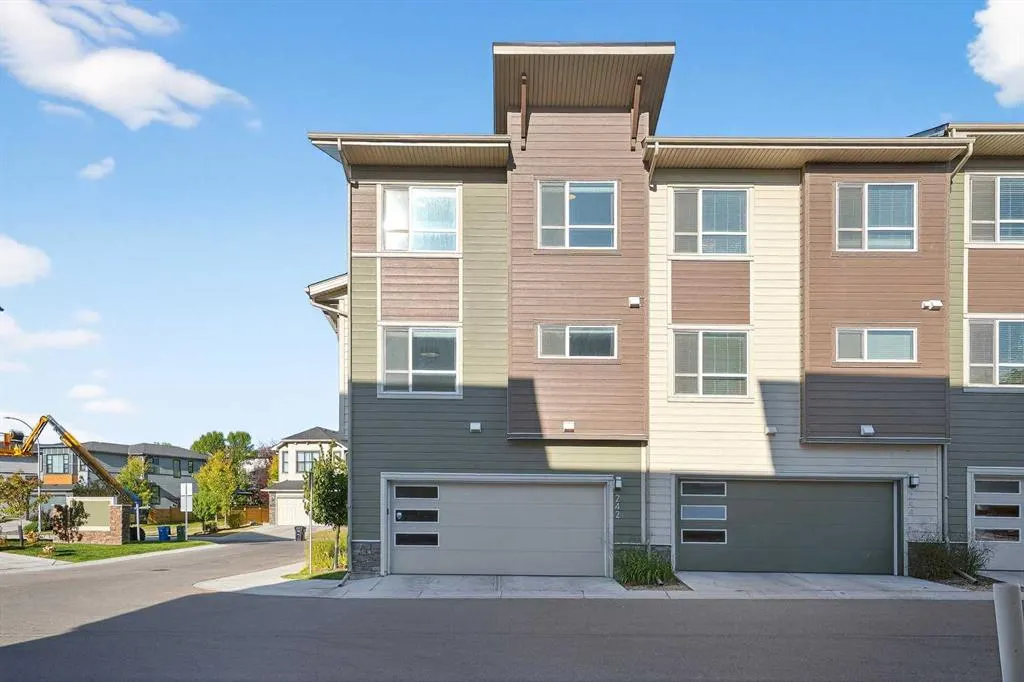242 Harvest Hills Way NE