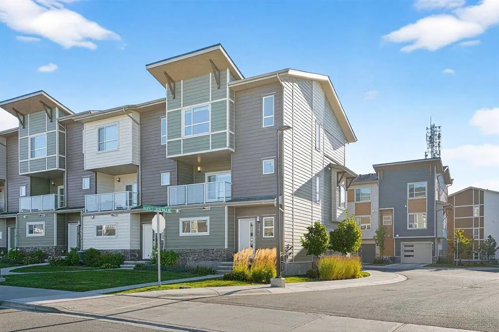 242 Harvest Hills Way NE