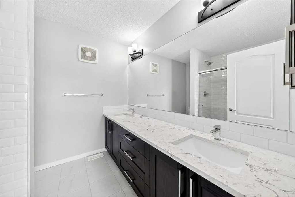 242 Harvest Hills Way NE