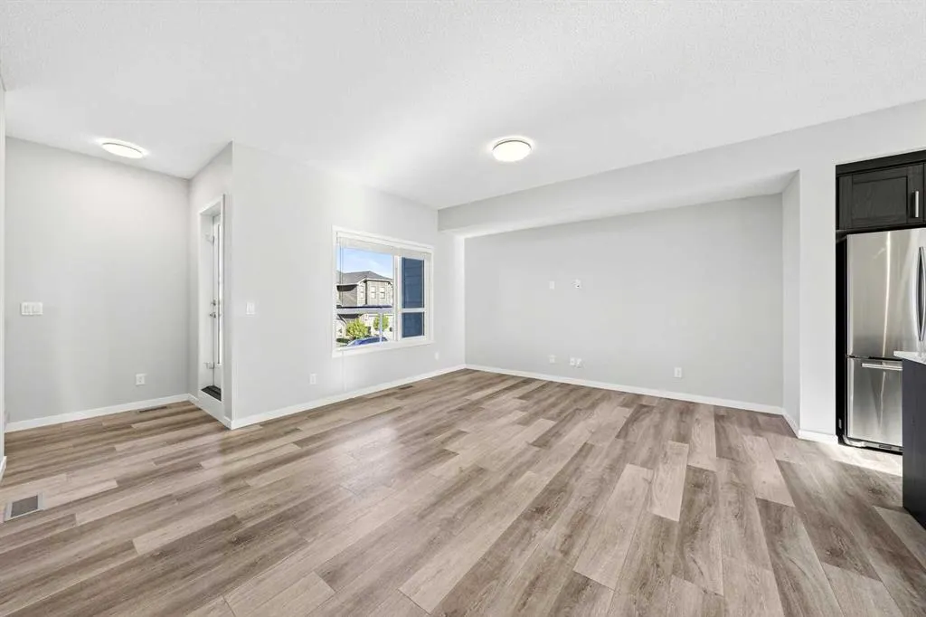 242 Harvest Hills Way NE
