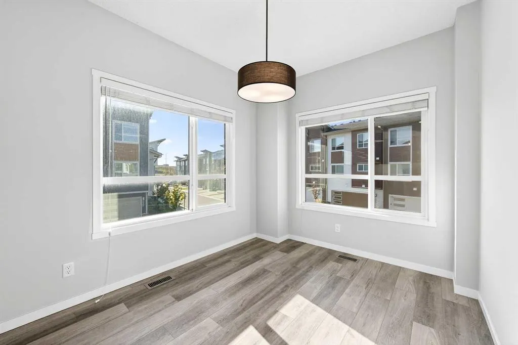 242 Harvest Hills Way NE