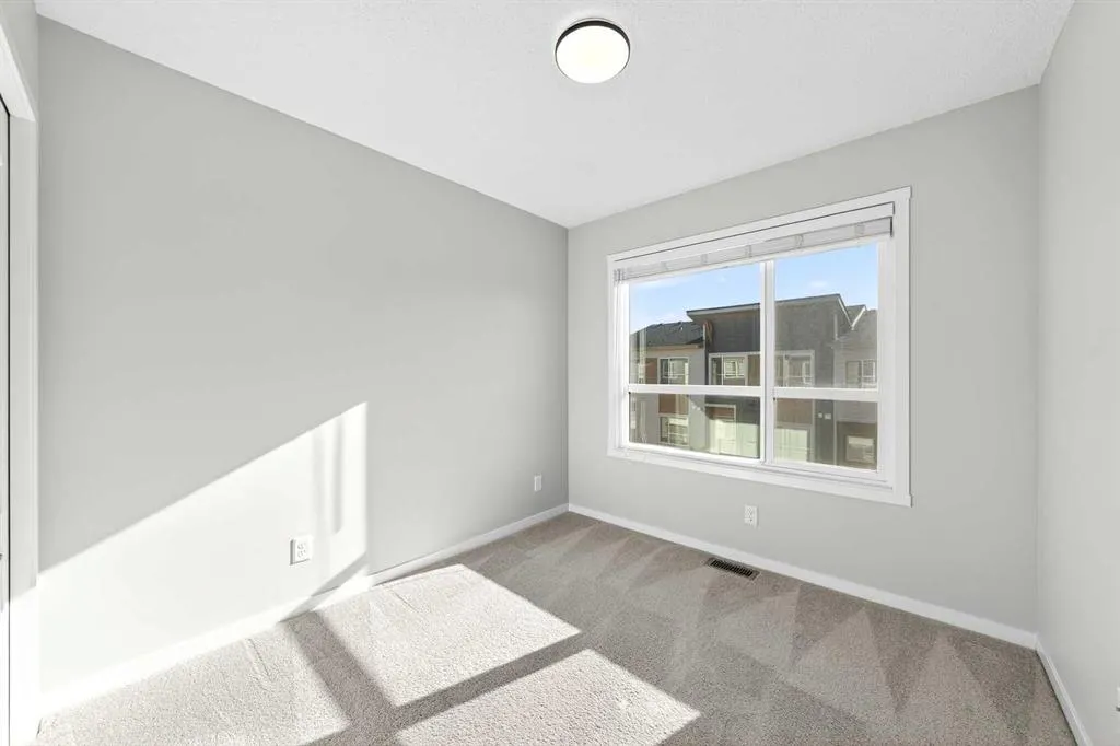 242 Harvest Hills Way NE