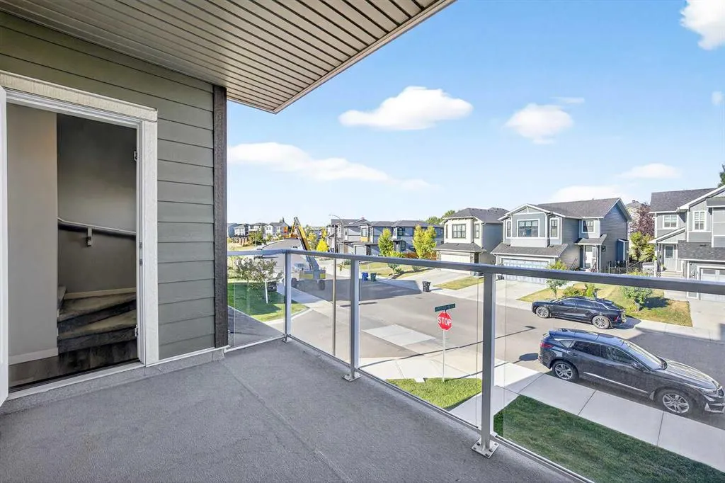 242 Harvest Hills Way NE