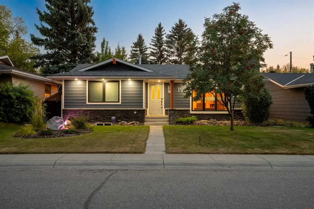 196 Lake Adams Crescent SE