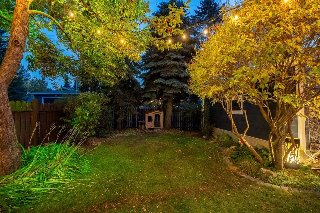 196 Lake Adams Crescent SE