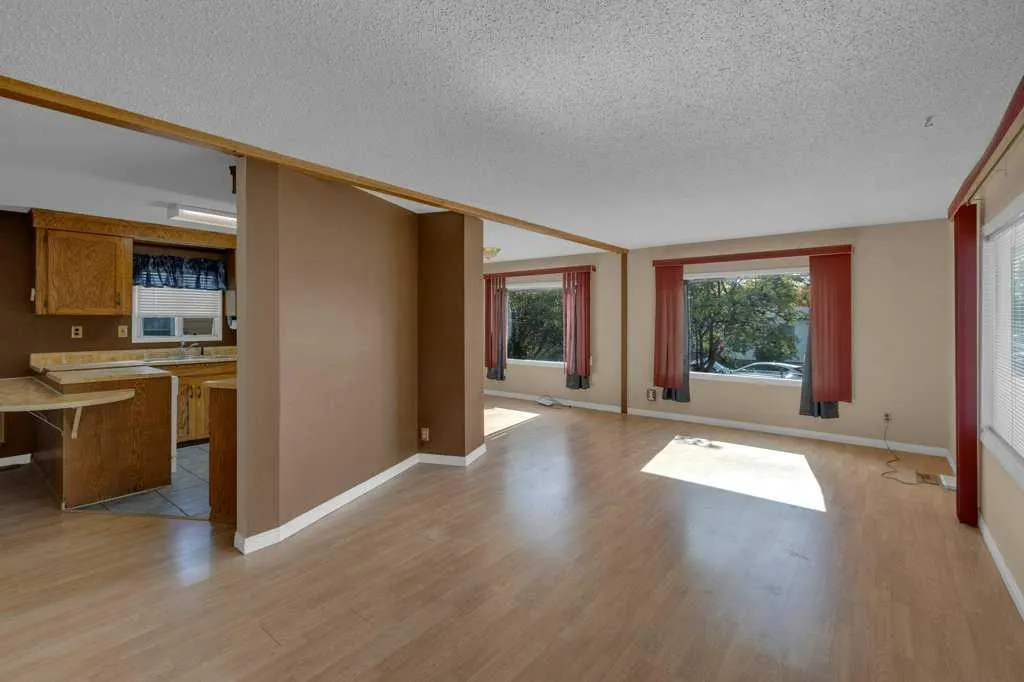 56 Spring Haven Close SE
