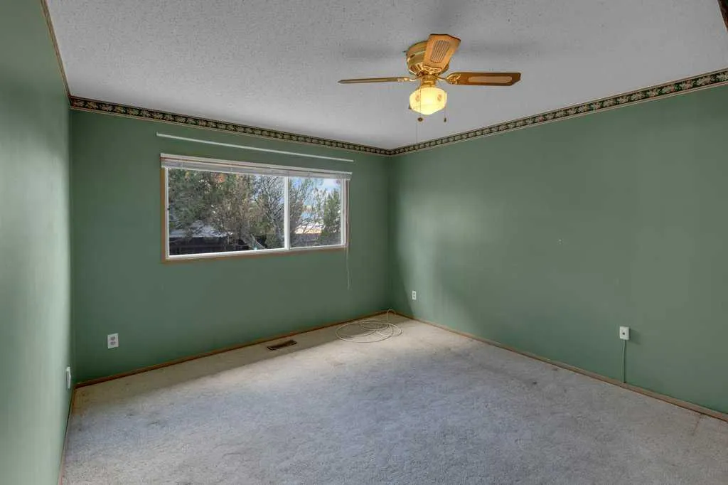 56 Spring Haven Close SE