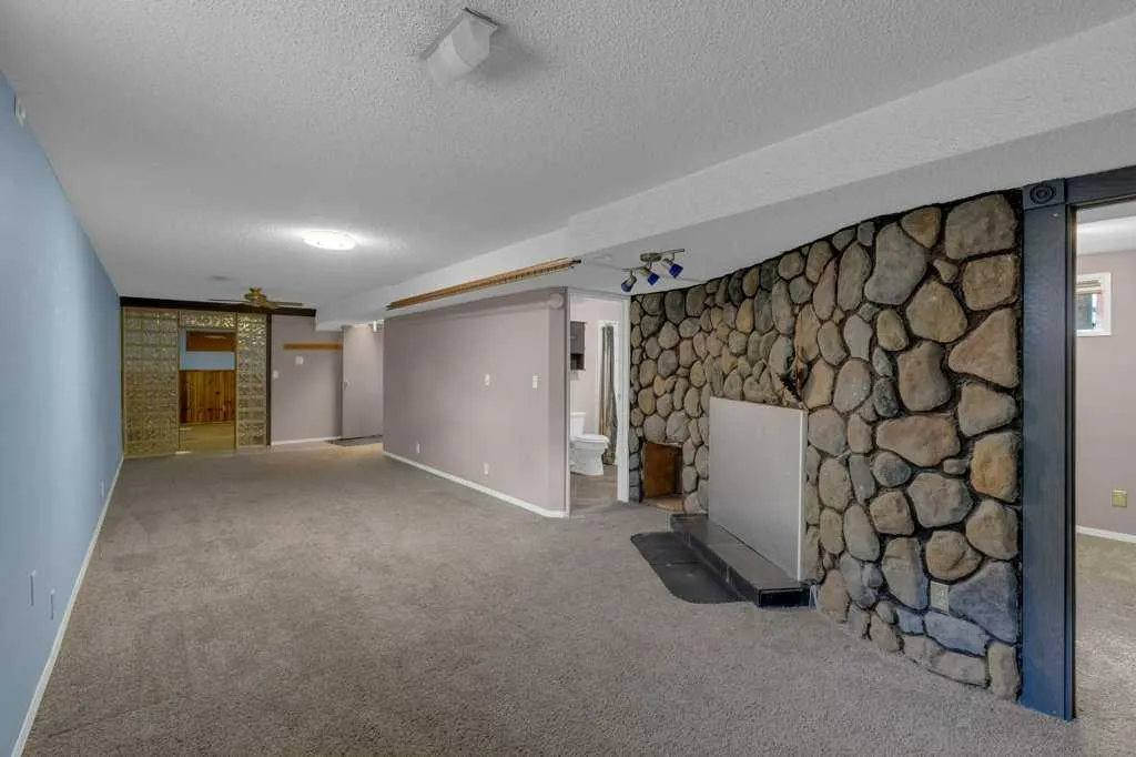 56 Spring Haven Close SE